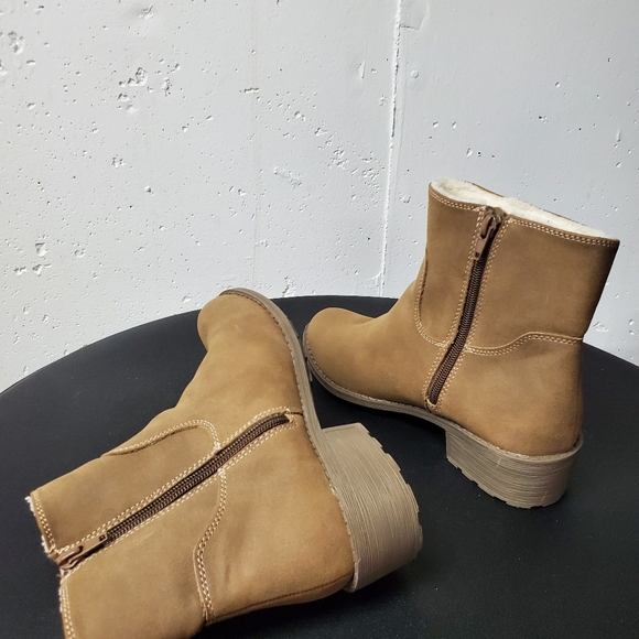 St. John's Bay Brown Ankle (Dobie) Booties Sz 8 NWOT - Picture 5 of 10